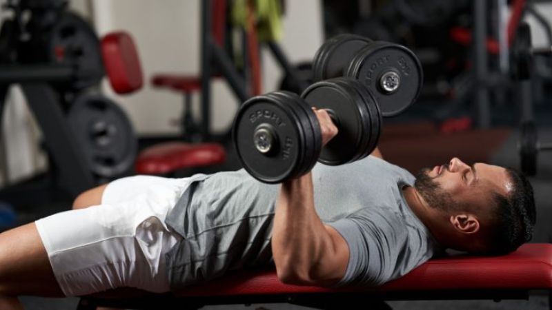 tập tay sau bằng tạ đơn