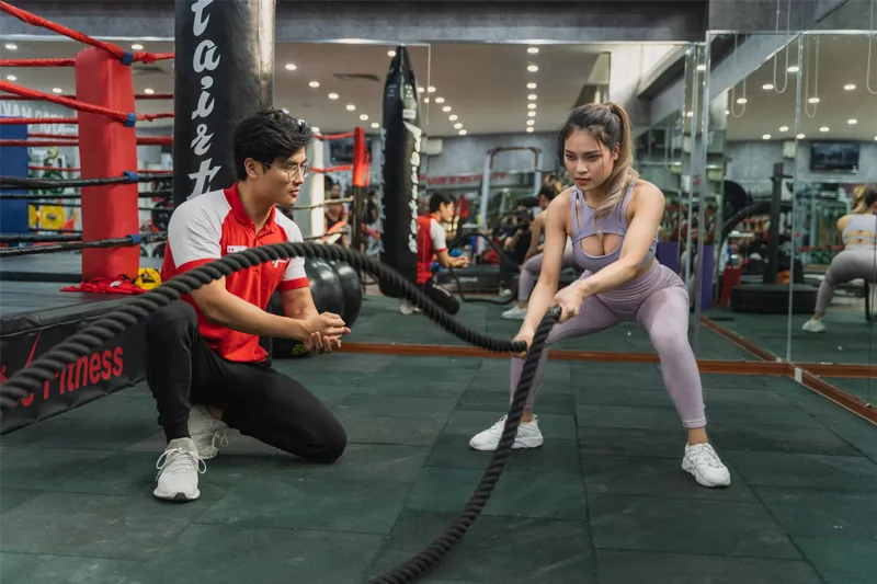 thuê pt tập gym giá bao nhiêu