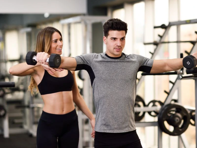 có nên ăn cơm sau khi tập gym