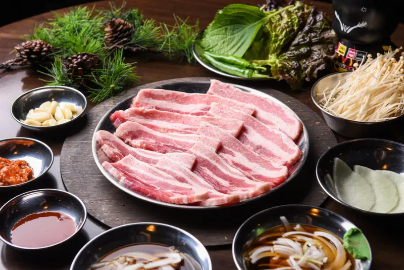 1 lạng thịt lợn bao nhiêu calo