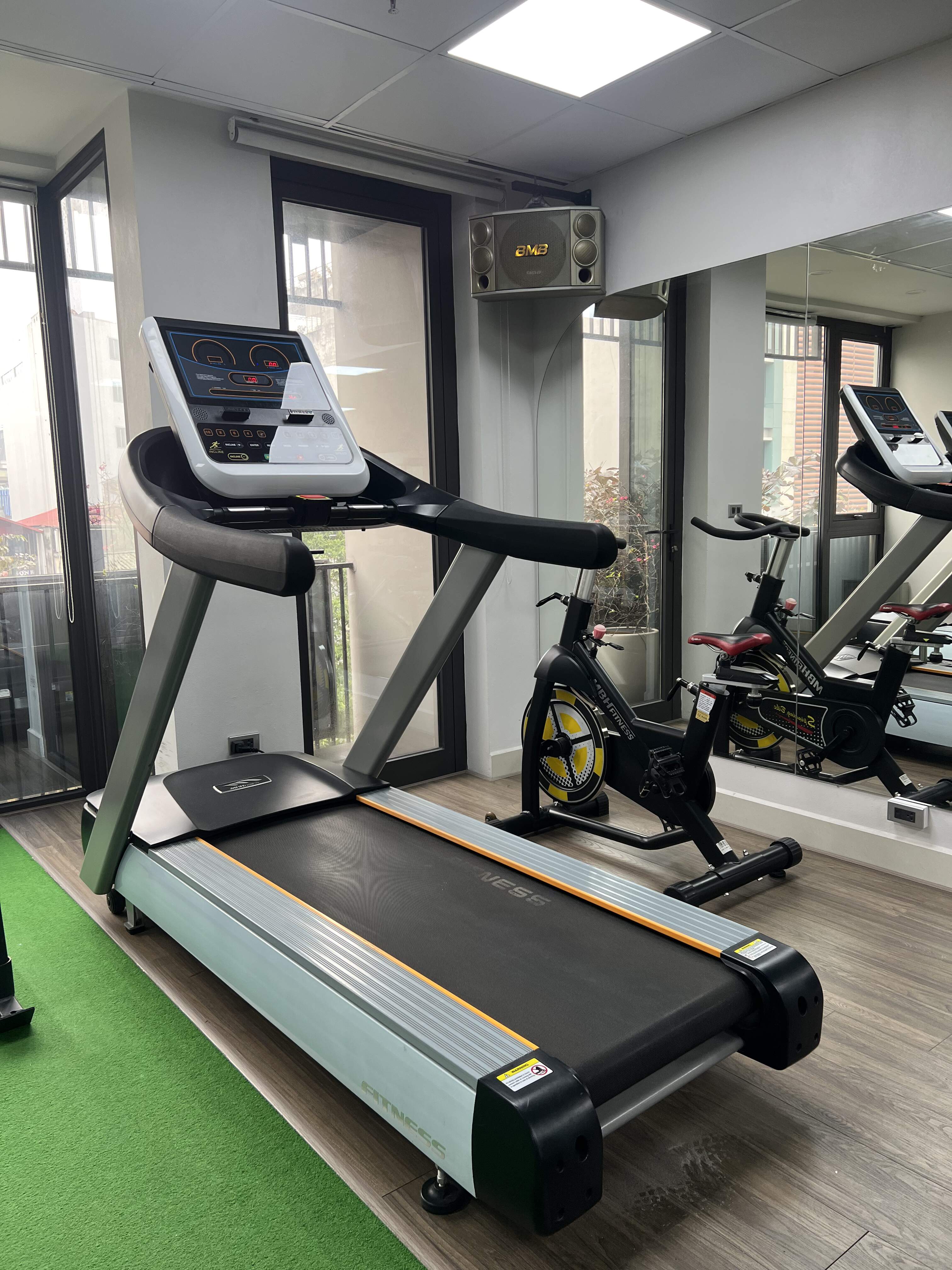 máy chạy bộ tại phòng gym HT Private Fitness, HPF, 128 Phố Huế, Phố Huế, HT Fitness, HT Fitness Việt Nam