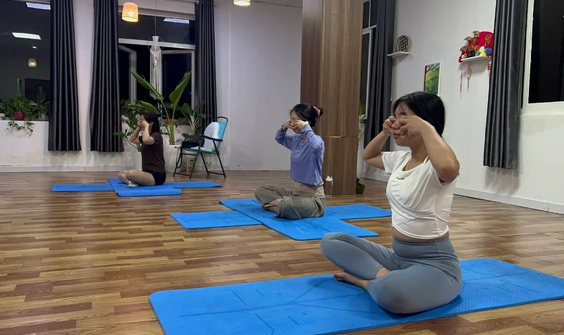tập yoga tại hà nội với phòng tập Yoga W Studio