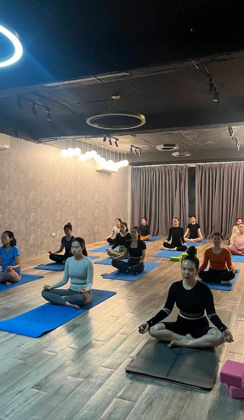 tập yoga tại hà nội với phòng tập Yoga W Studio