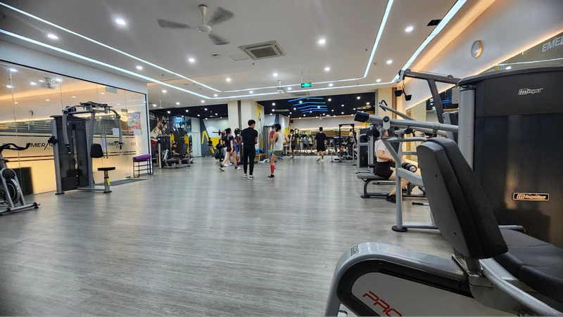 phòng gym khu vực hoàng mai Emerald Fitness & Yoga
