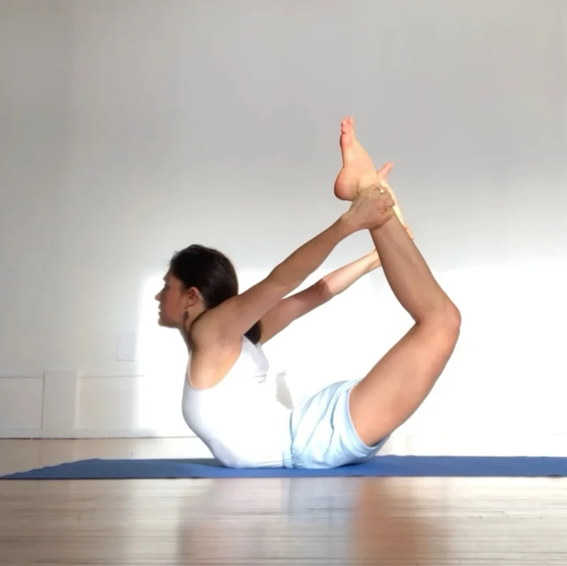 Tư thế yoga giảm cân Cánh cung