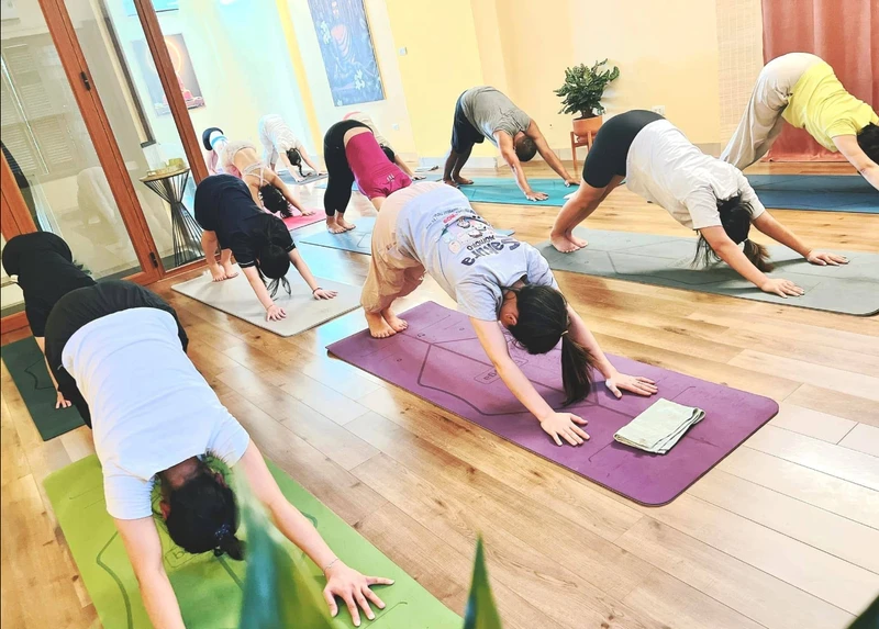 yoga thanh xuân hà nội Mặt Trời Yoga